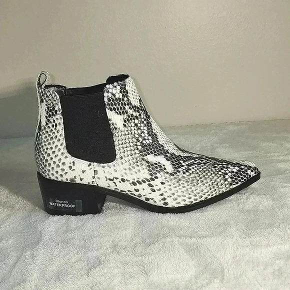 BLONDO Snakeskin white and black booties NWOB - Picture 1 of 8